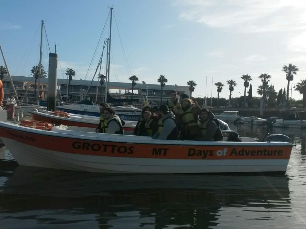 Le bateau pour la visite des grottes à Lagos